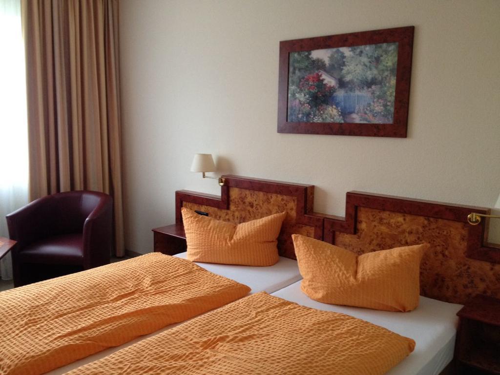 Landhotel Trampe ภายนอก รูปภาพ