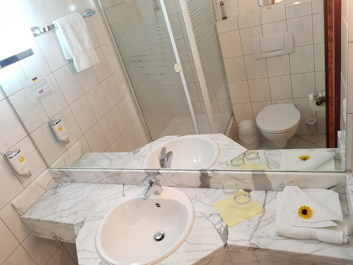 Landhotel Trampe ภายนอก รูปภาพ