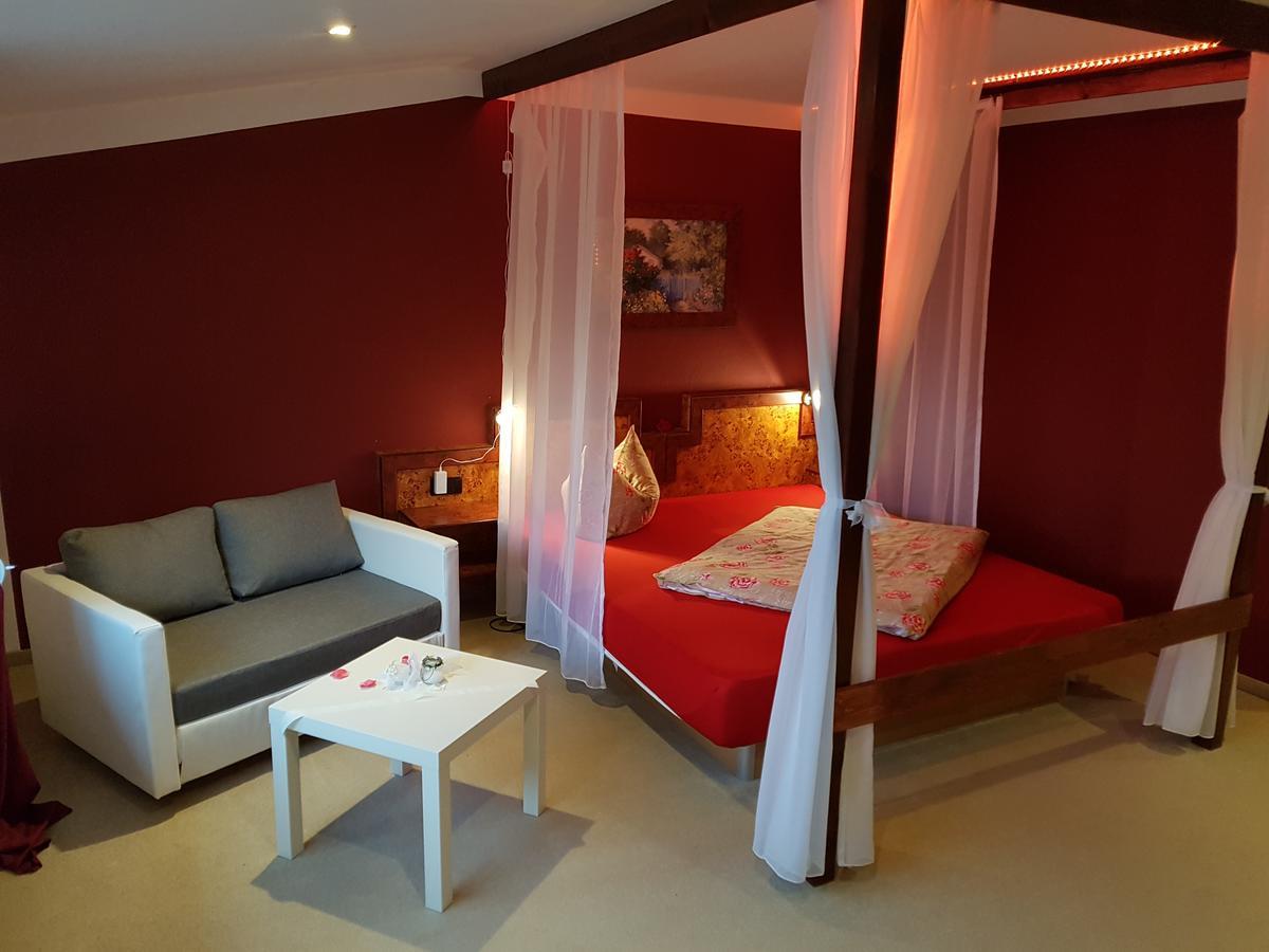 Landhotel Trampe ภายนอก รูปภาพ