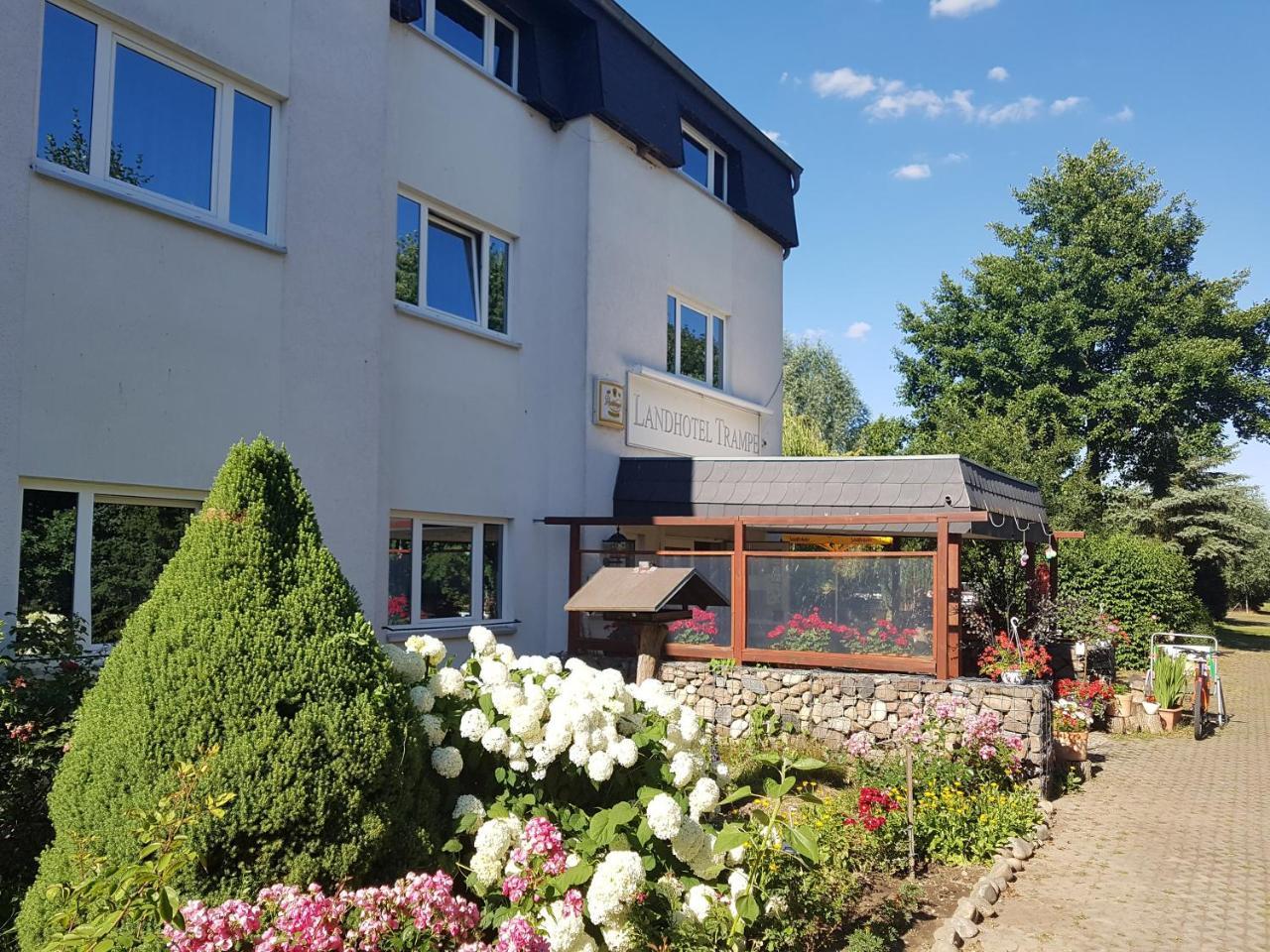 Landhotel Trampe ภายนอก รูปภาพ
